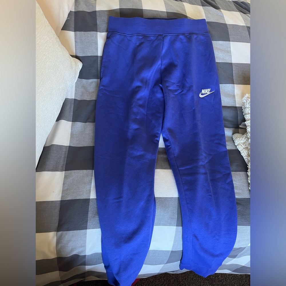 BRAND NEW NIKE SWEATPANTS!